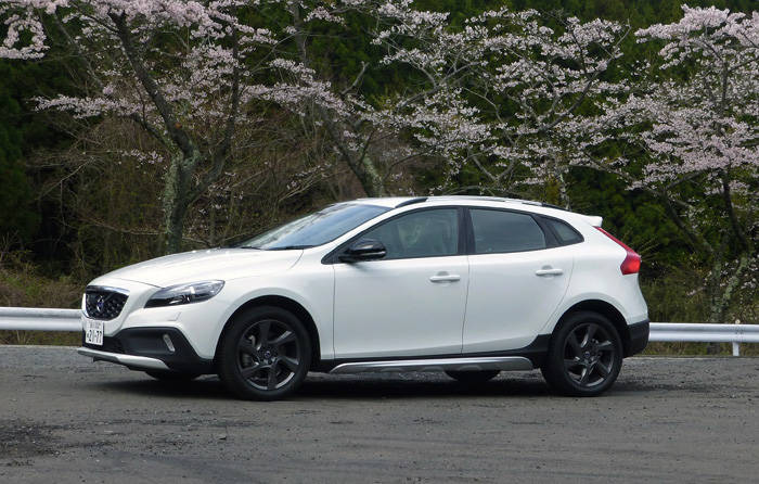 ボルボ V40 クロスカントリー T5 AWD 試乗記 最新エンジン搭載のスポーツ・クロスオーバー | オートプルーブ - Auto Prove