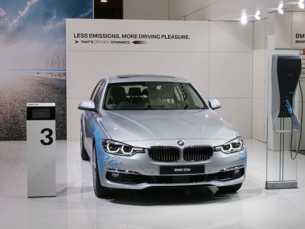 BMW　プラグイン・ハイブリッド車 3シリーズ BMWはすべてのモデルにプラグイン・ハイブリッド車を投入する