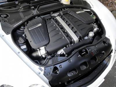 ベントレーフライングスパーのVW製W12気筒ツインターボエンジン画像