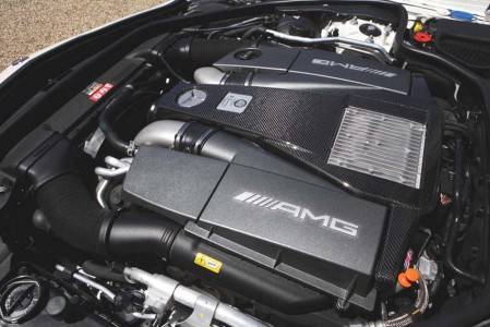 新型メルセデスベンツSL63AMGのエンジン画像