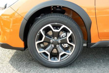 スバルXV　タイヤ　画像