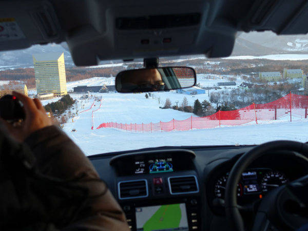 スバル雪上公道試乗会　安比高原スキー場　ゲレンデタクシー走行風景