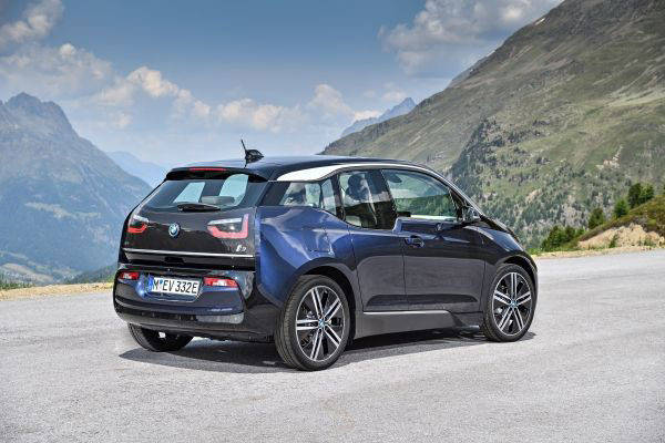 BMW 新型　BMW i3　リヤスタイル