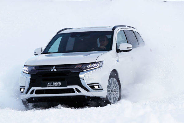 三菱 アウトランダーPHEV エンジン換装＆EV強化のビッグマイナーチェンジ