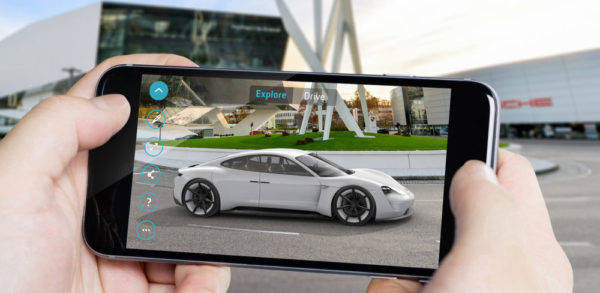 ポルシェ 「ミッションE拡張現実（AR）」アプリを発表