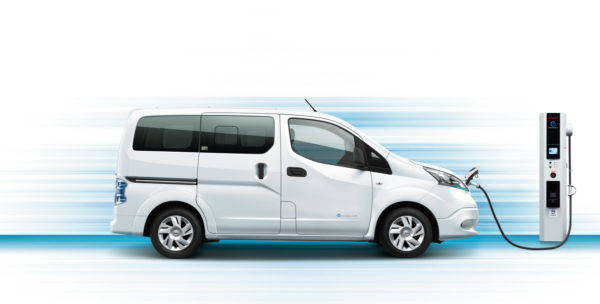 日産　e-NV200をマイナーチェンジ　充電風景