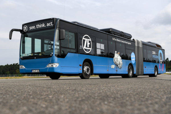 ZF　商用車・バスをシンプルにゼロエミッション化する技術ソリューションを発表　AVE130電動アクスル