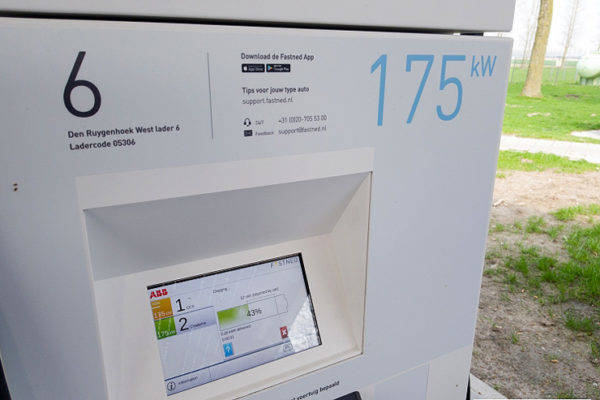 チャデモ　コンボを使用できるオランダの最新高出力充電器