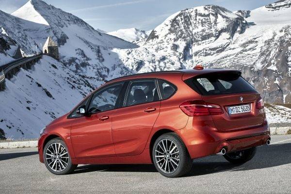 BMW　新型2シリーズ　アクティブツアラー　リヤスタイル