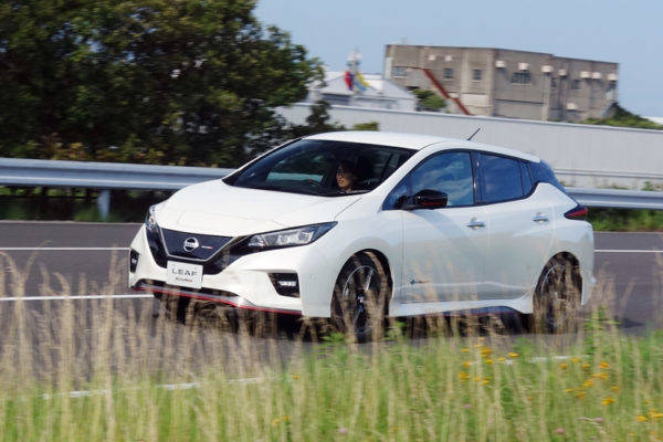 日産　リーフNISMO　試乗　走行風景