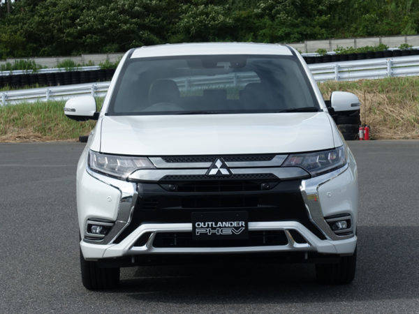 三菱　アウトランダーPHEV　2019年モデル　試乗　フロントフェイス