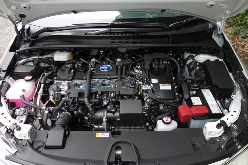 トヨタ　カローラ スポーツ　試乗　ハイブリッドG“Z”　エンジンルーム　1.8L　2ZR-FXE型エンジン