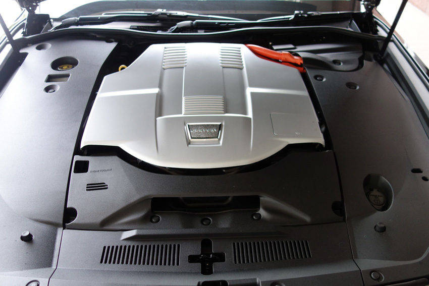 トヨタ　センチュリー　試乗　エンジンルーム　5.0L V8エンジンTHS-II