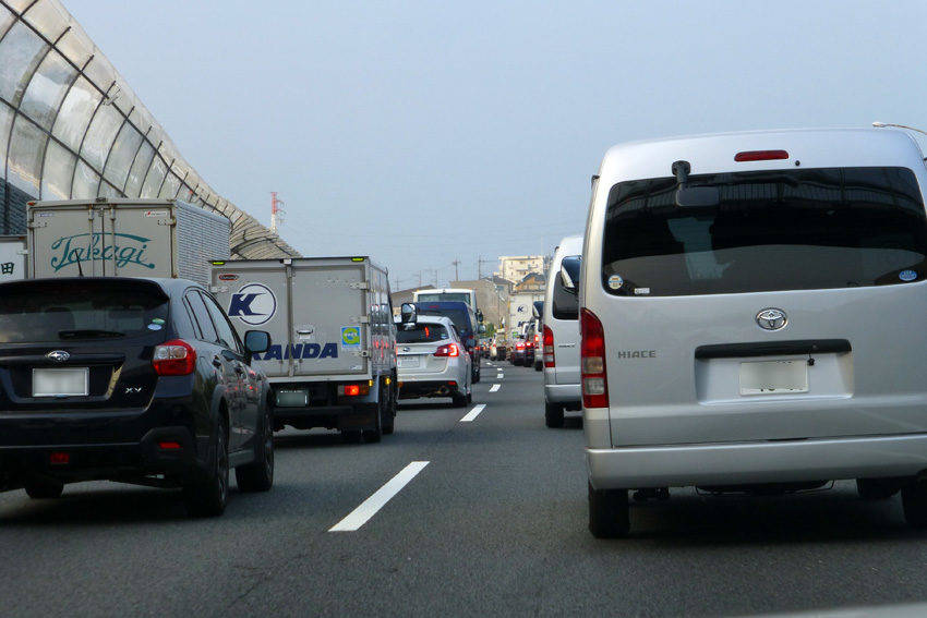 高速道路　渋滞　イメージ