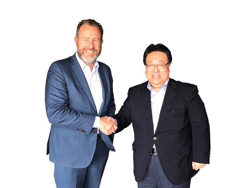 ダン・アマン General Motors社長（左）と倉石誠司 本田技研工業株式会社 代表取締役副社長（右）