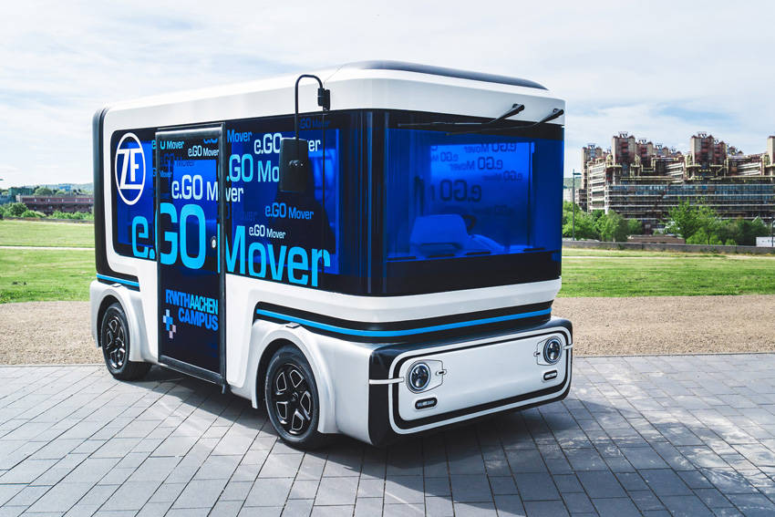 「e.GO People Mover」は15人乗りミニバスでレベル4運転をする。