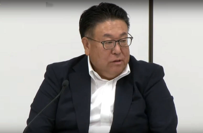 第1四半期の決算を発表する倉石誠司副社長