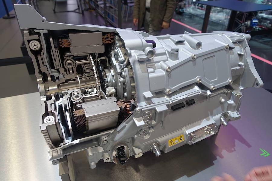 IAA2019フランクフルトモーターショーでワールドプレミアした第4世代の8HP。モーター、PCU内蔵のATトランスミッション