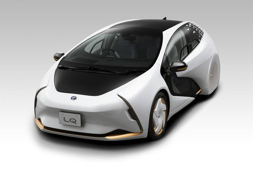 東京モーターショーに出展したトヨタ「LQ」。電気自動車で自動運転・AIエージェントを搭載。保安基準に適合しており公道を走行可能