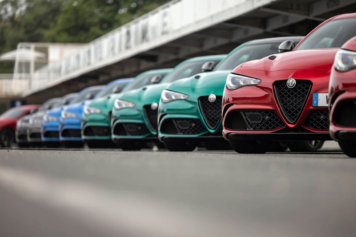 アルファロメオ ジュリアの左ハンドル仕様導入とカスタマイズ