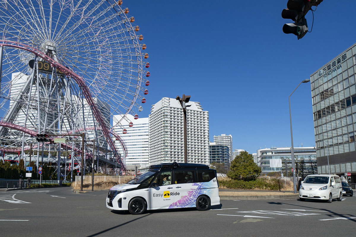 日産 日本初 無人自動運転車が横浜みなとみらい地区の公道を走行
