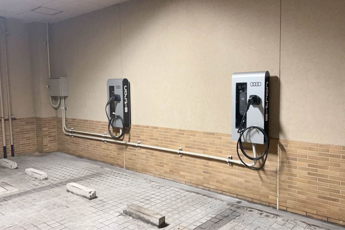 【アウディ】旅先での充電心配無用を目指す普通充電器が200拠点へ拡大