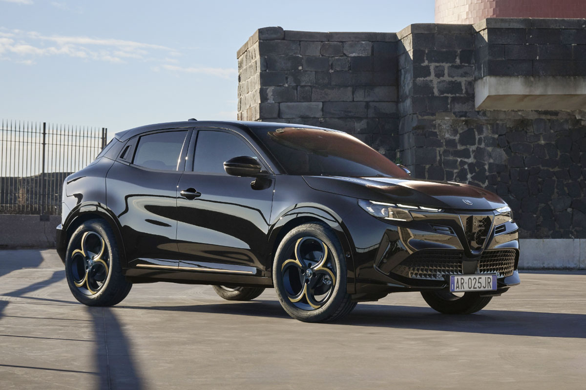 強烈で情熱的なインテッサがアルファロメオの「ジュニア イブリダ」に180台限定追加