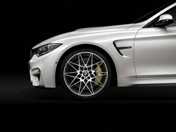 BMW M3セダンおよびM4クーペ