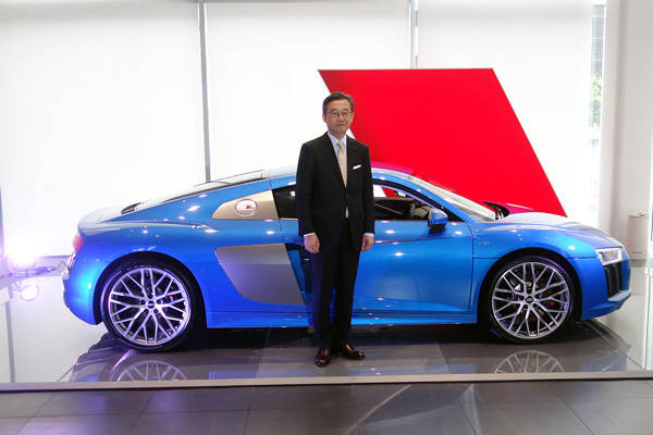Audi Sport店開設発表会にて。アウディジャパン斎藤徹社長と新型R8