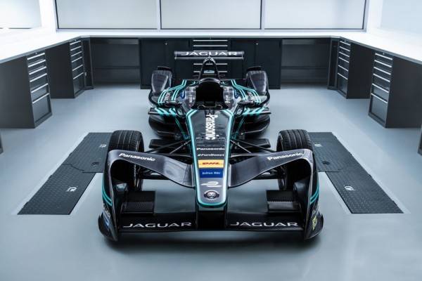 Jaguar Racing_I-TYPE_06