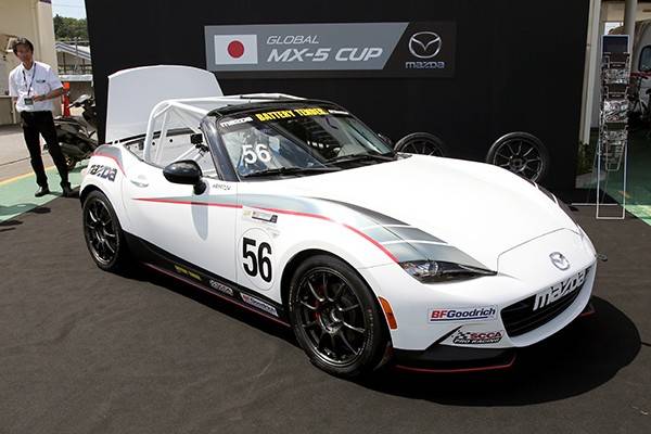 パドックにはGLOBAL MX-5 CUP仕様車の姿が