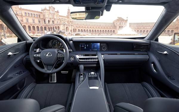 2017_Lexus_LC500_NaplesYellow_InteriorDet_1