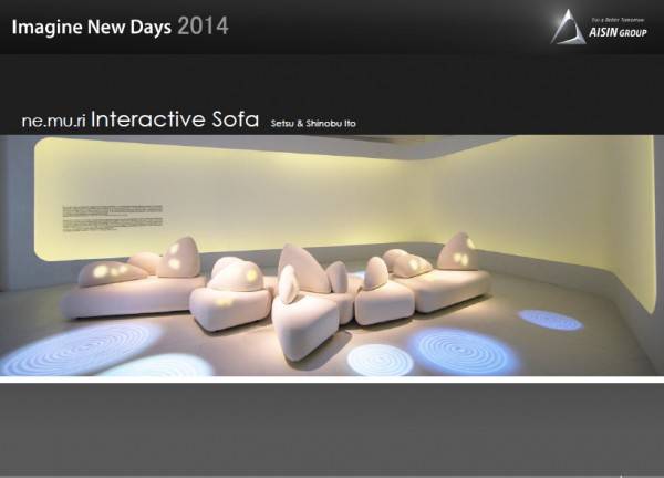 2014年は体重センサーをソファに応用し、インタラクティブな家具を提案