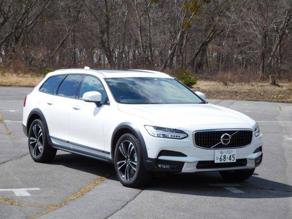 V90ベースだが、車高は+55mmのクロスカントリー