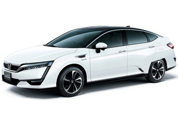 Honda 燃料電池自動車「クラリティ フューエル セル」のタクシー運用を開始