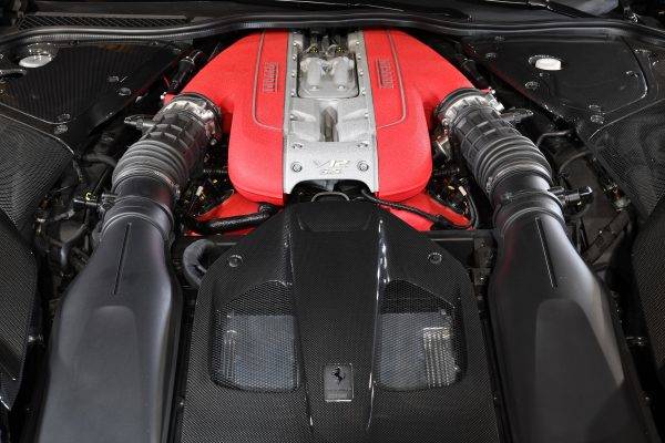 フェラーリ 812スーパーファスト エンジン