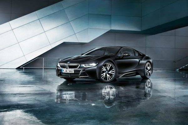 BMW i8 Protnic Frozen BlackとファッションブランドANREALAGEのコラボ特別展を開催