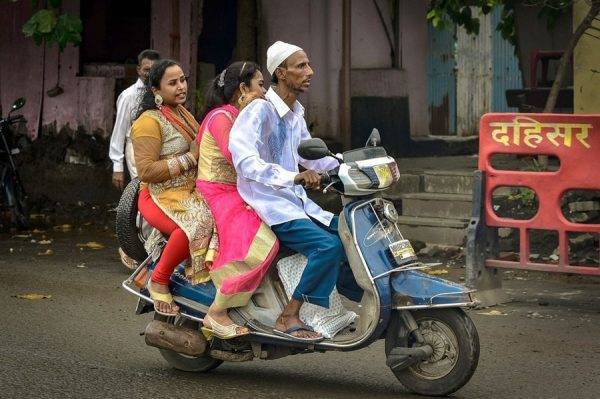 ボッシュ　モビリティ　エクスペリエンス2017　インドでのスクーター走行イメージ