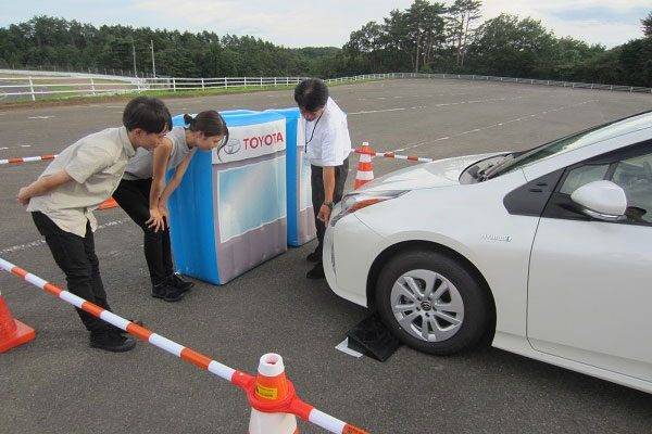 トヨタ　安全支援技術Toyota Safety Sense、ICSの事故低減効果を公表　実験風景