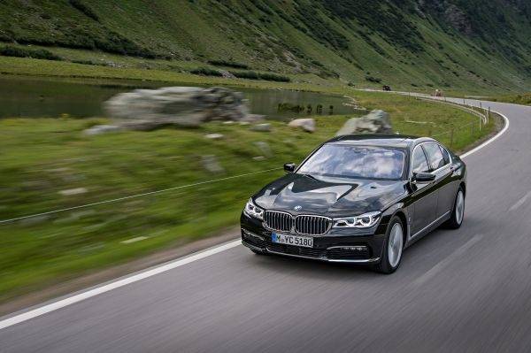 BMW　7シリーズ　クリーンディーゼル搭載モデル追加　xDriveモデル追加　走行イメージ