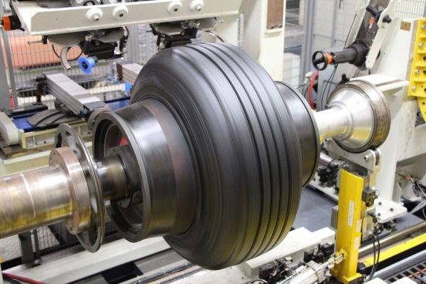 ミシュラン　研究開発センター公開　試作タイヤ製造装置　成形ドラム