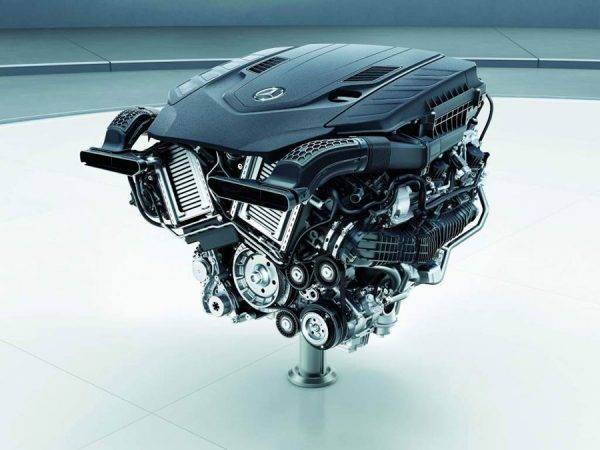 メルセデス・マイバッハS560　V8エンジン