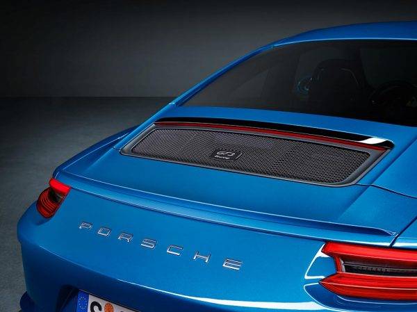 ポルシェ　911 GT3ツーリングパッケージ　リヤイメージ