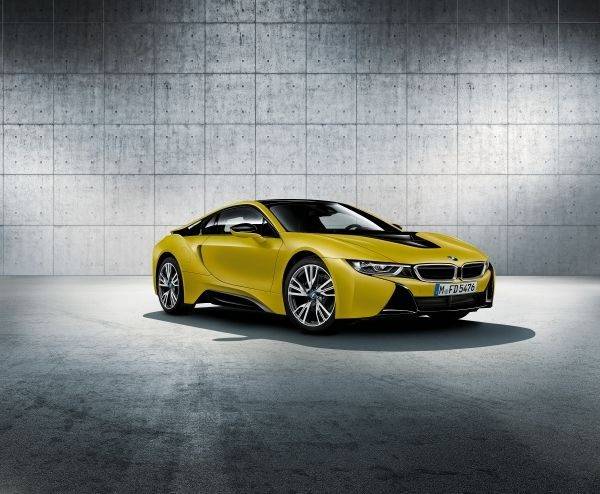 BMW i8 Protonic Frozen Yellow　フロントイメージ