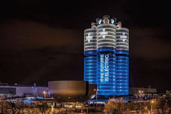 BMWグループが電気駆動モデルの年間10万台販売を達成